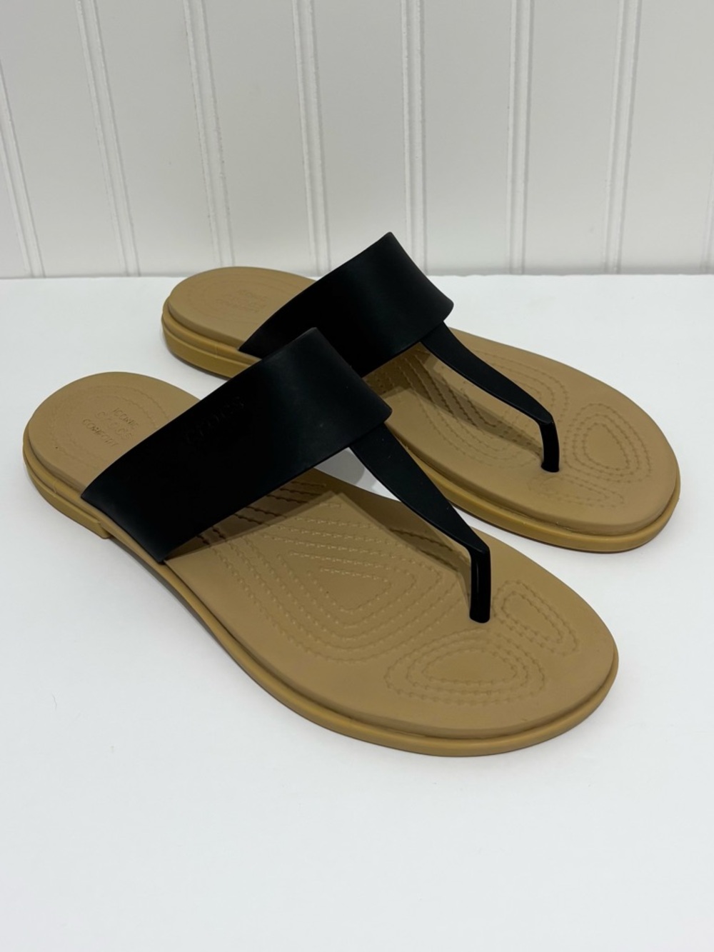 CROCS Women's Black Strap Tan Footbed Thong Sandals